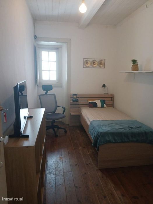 787532 - Quarto convidativo perto da Faculdade...