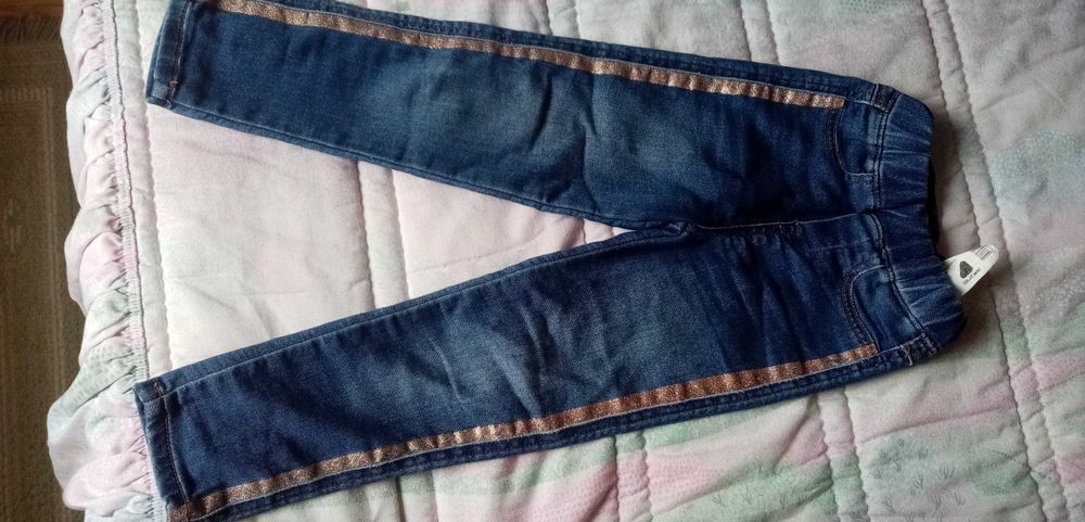 Calças menina em bom estado dos 4 aos 6 anos