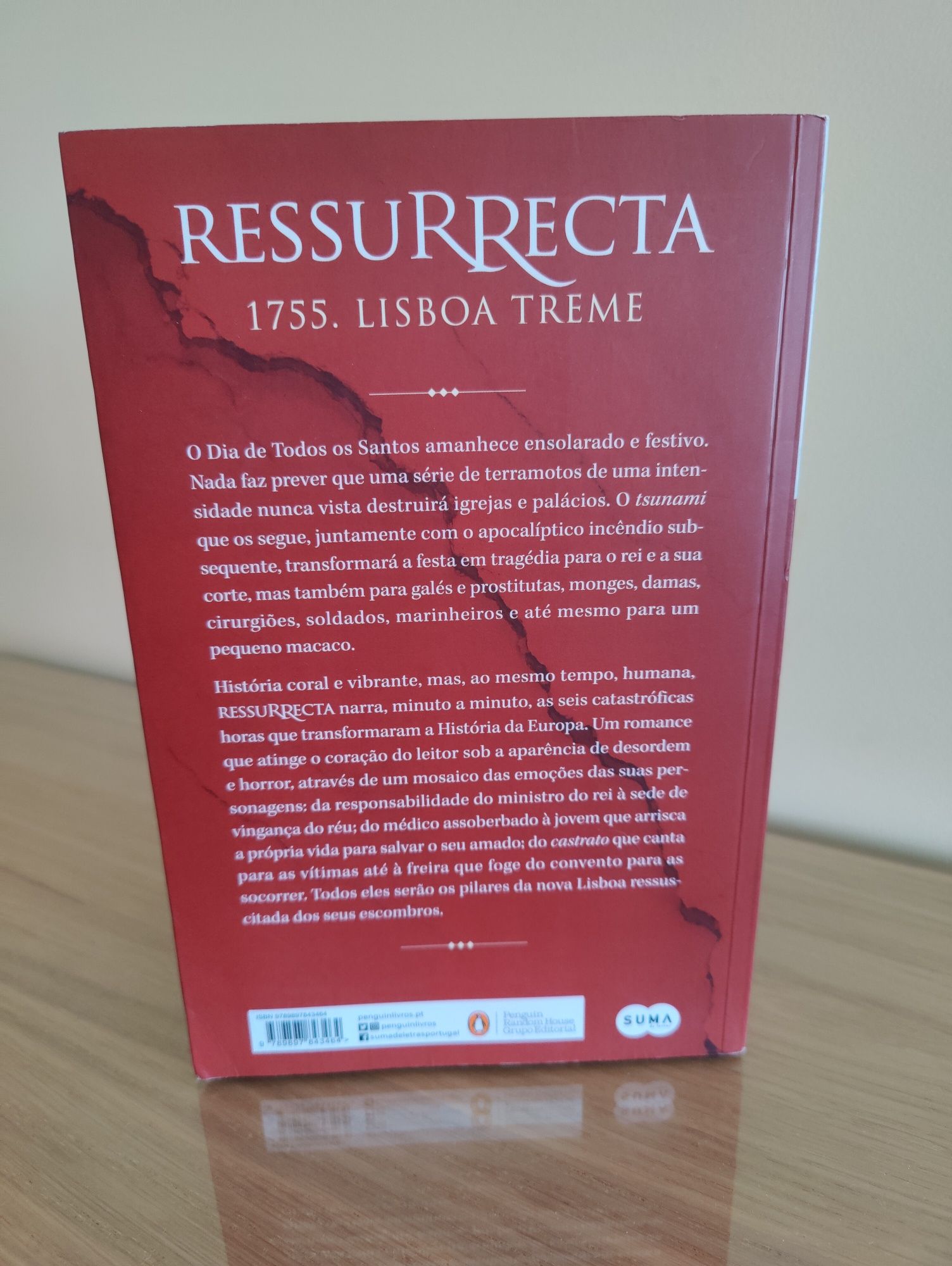 Livro Ressurrecta de Vic Echegoyen