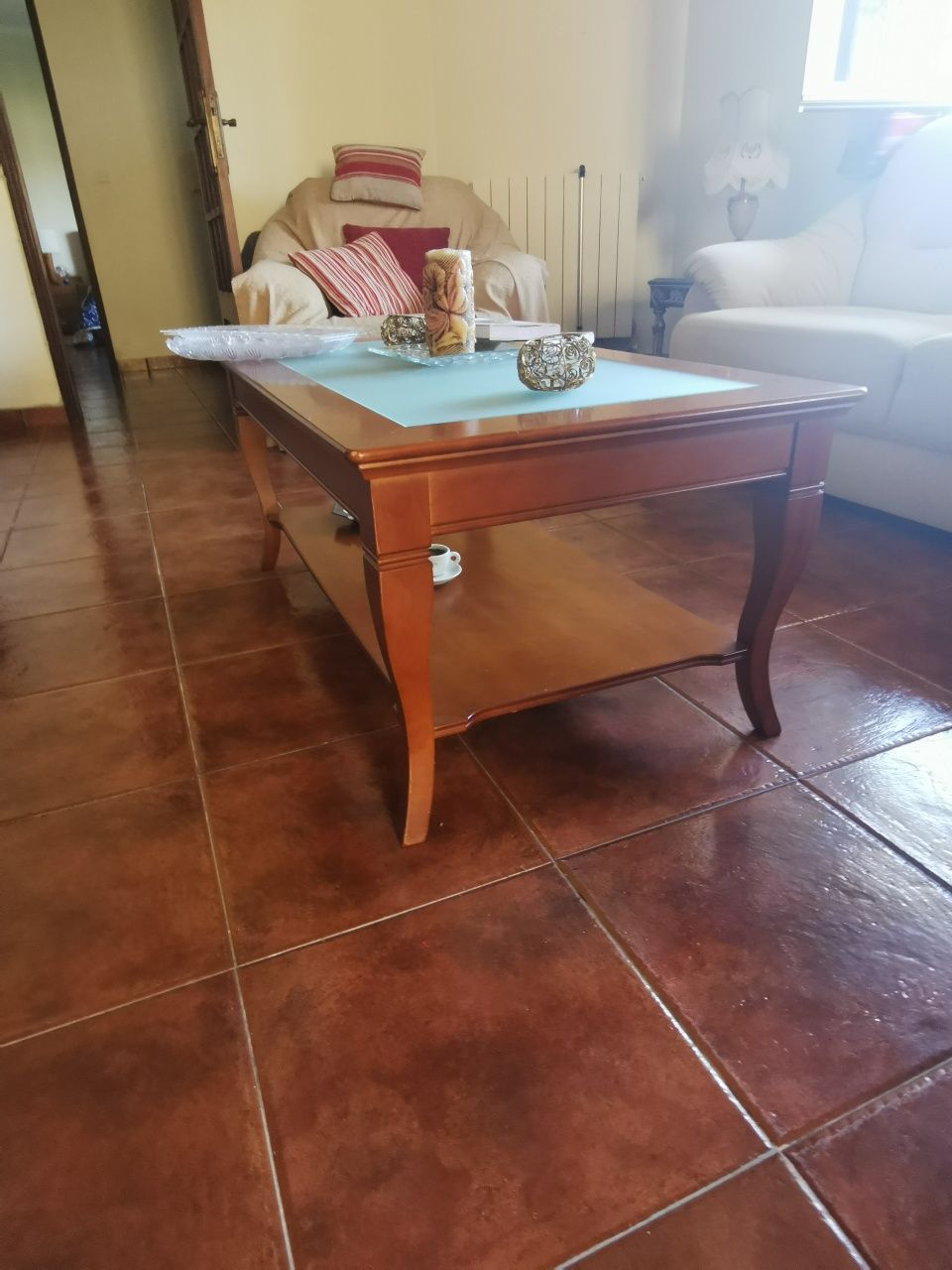 Mesa de sala com tampo de vidro