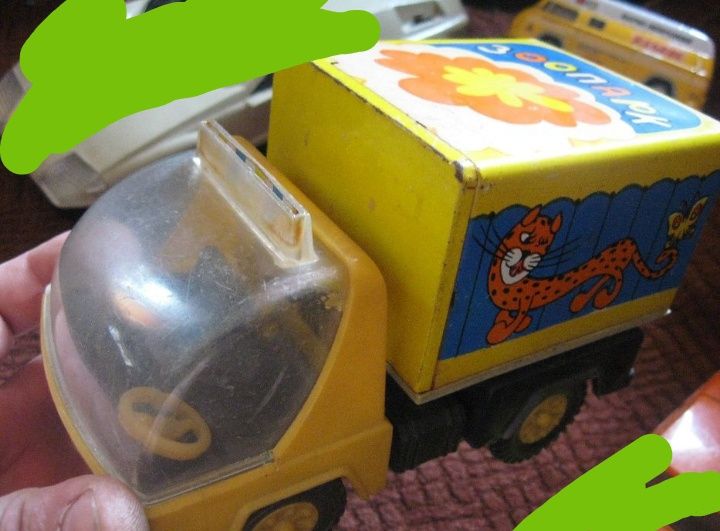 Auto samochód zabawka stare PRL ZSRR Metal plastik Wołga i inne. 20w.