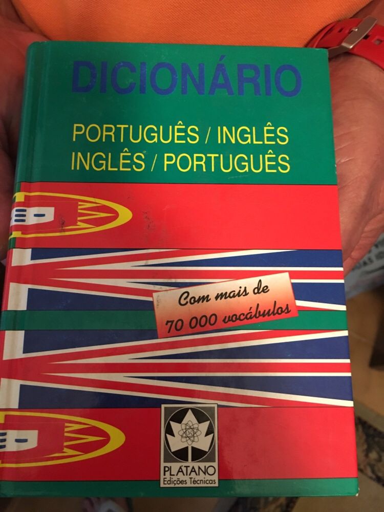 Dicionário português inglês. E inglês português. Completo novo