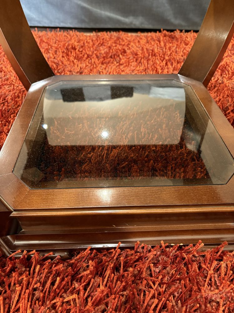 Mesa de centro em vidro e madeira