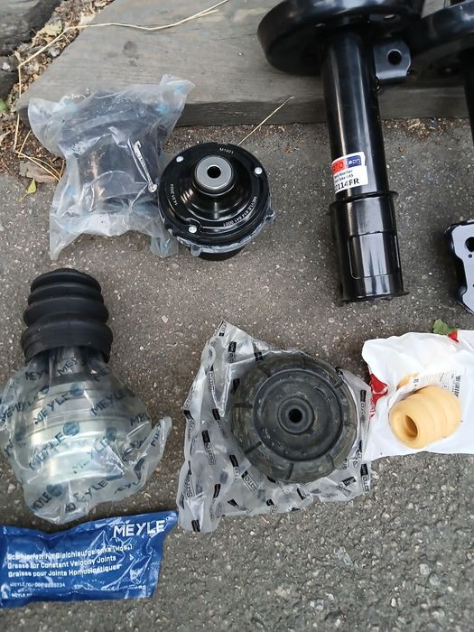 Продам стойки передні Опель зефіра.