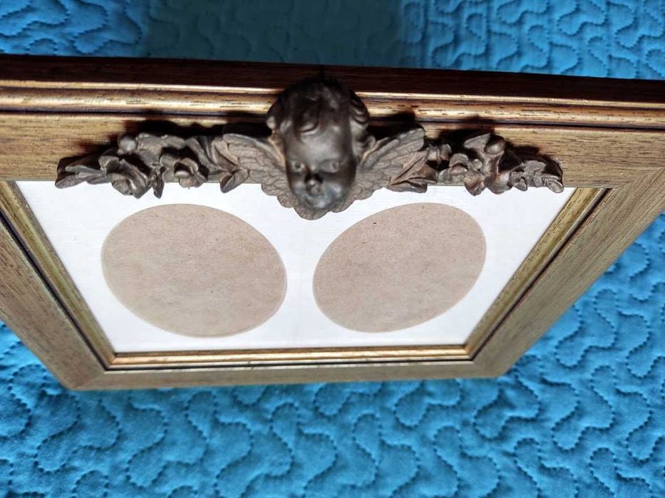 Moldura dupla com anjo madeira e vidro e passe-partout