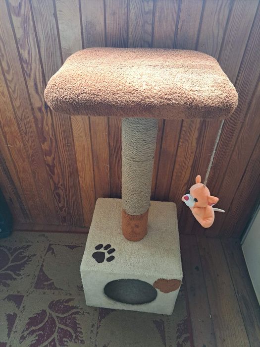 Когтеточка с домиком, б/у