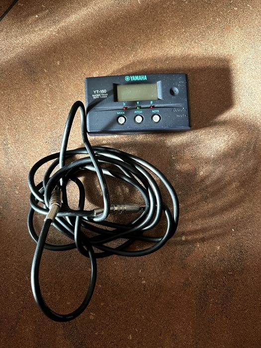 Tuner Yamaha YT 150 Tuner elektroniczny plus kabel do gitary