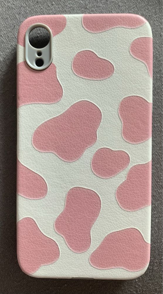 trzy etui iPhone Xr
