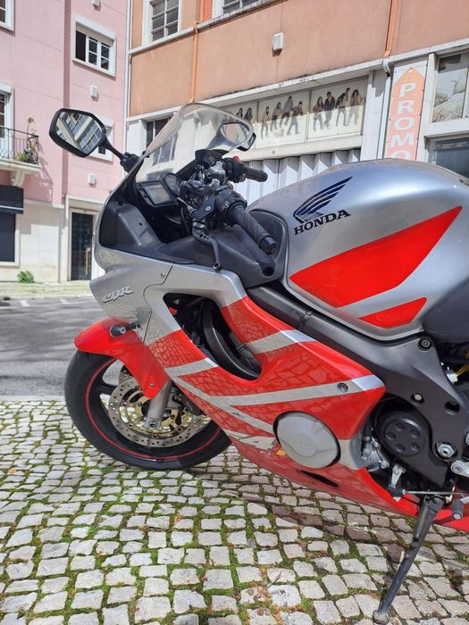 Honda CBR 600 F4i 2002 33k kms
