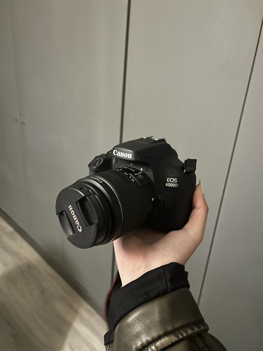 Camera Canon EOS 4000D
