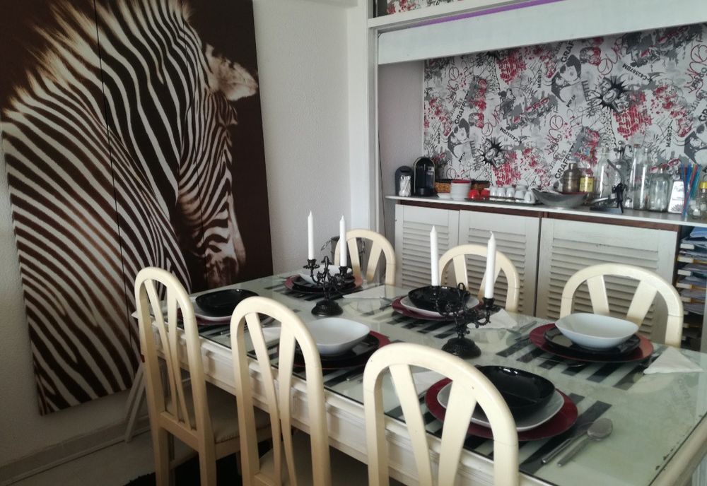 Mesa de jantar com cadeiras