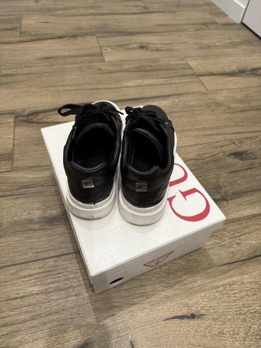 Продам кеди Guess