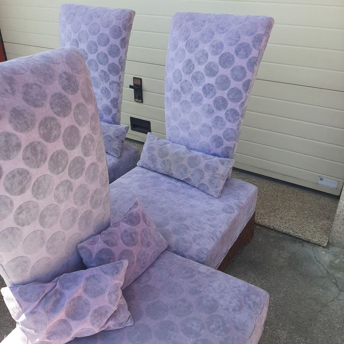 4 Cadeirões baixos com almofadas decorativas