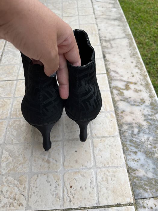 Botim preto de salto Alto