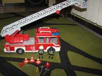 Duża straż pożarna z wysuwana i obrotową drabina playmobil