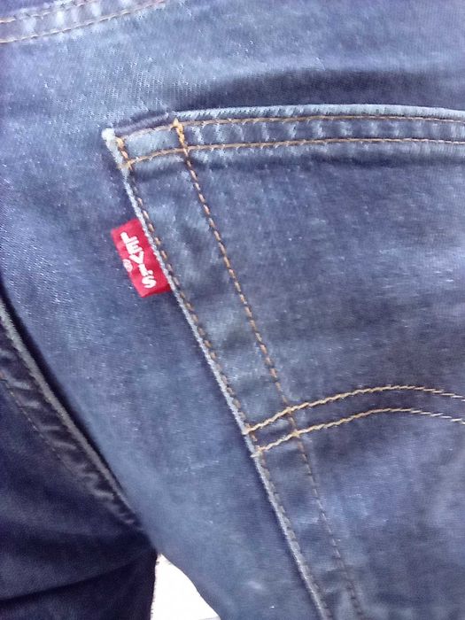Jeans Levi's como novas