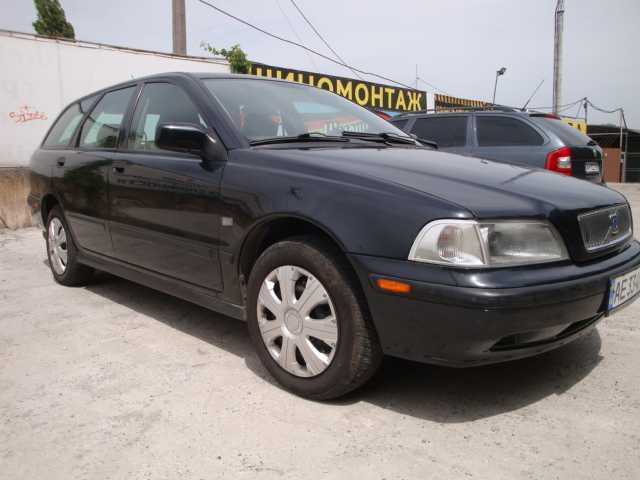 Продам VOLVO V40 2000р