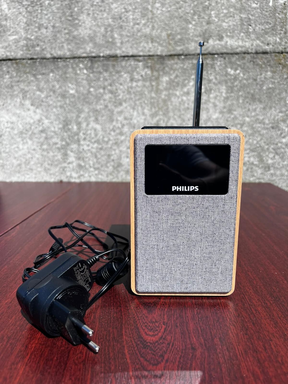 radiobudzik Philips TAR5005/10 – DAB+, FM, łagodne budzenie