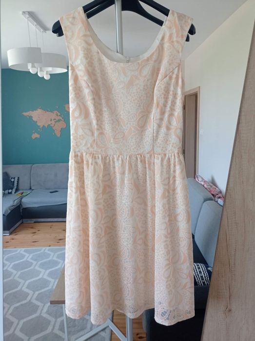 Kremowa sukienka