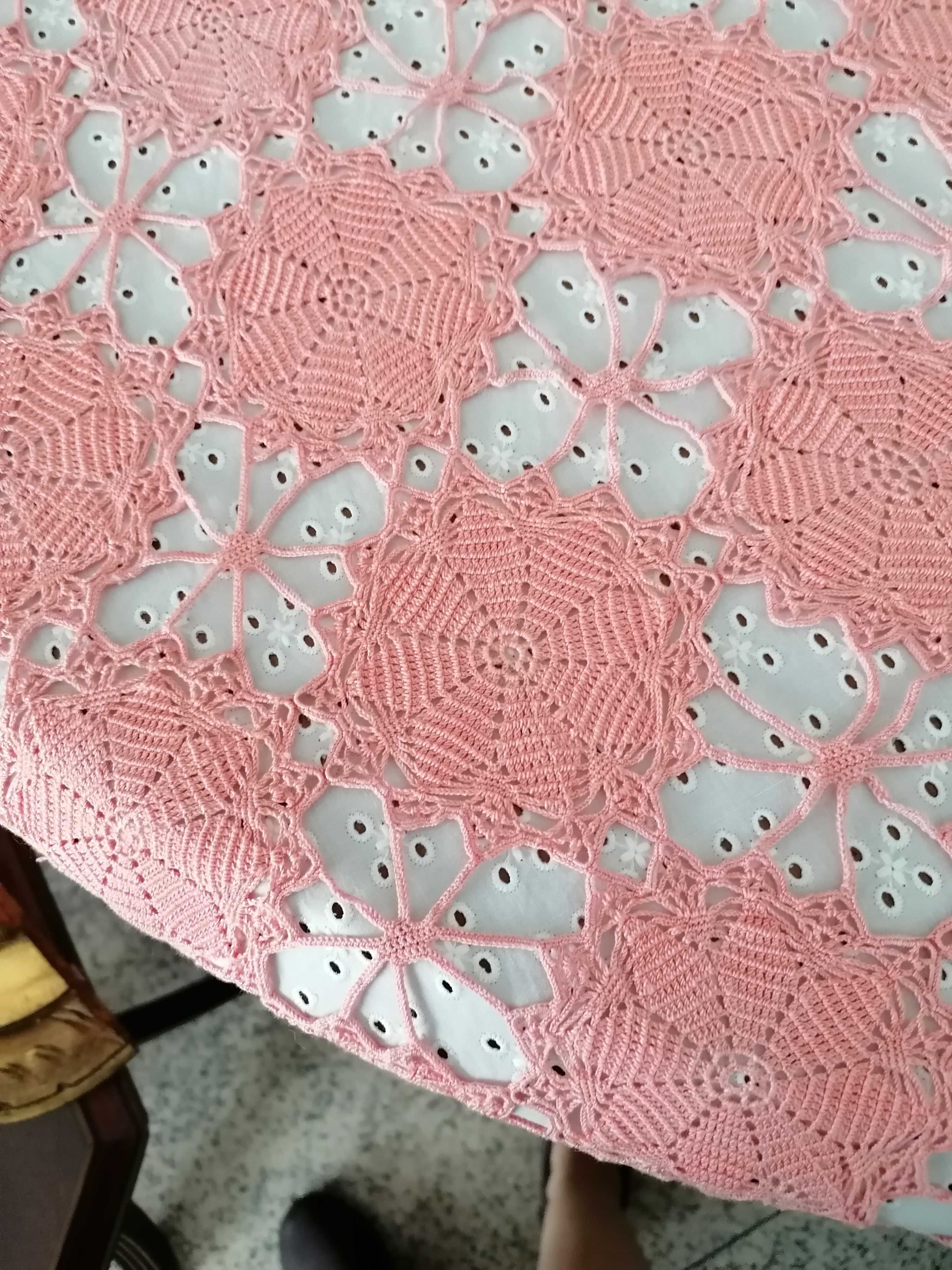 Toalha de mesa, em crochet, linha 20