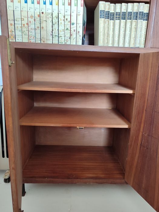 Armário/Estante de Madeira