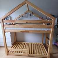 Drewniane łóżko dziecięce piętrowe