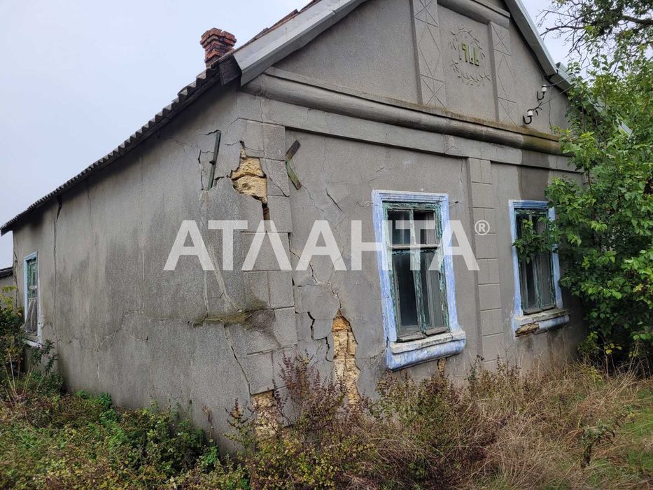 Дом под реконструкцию в центре села В.Дальник