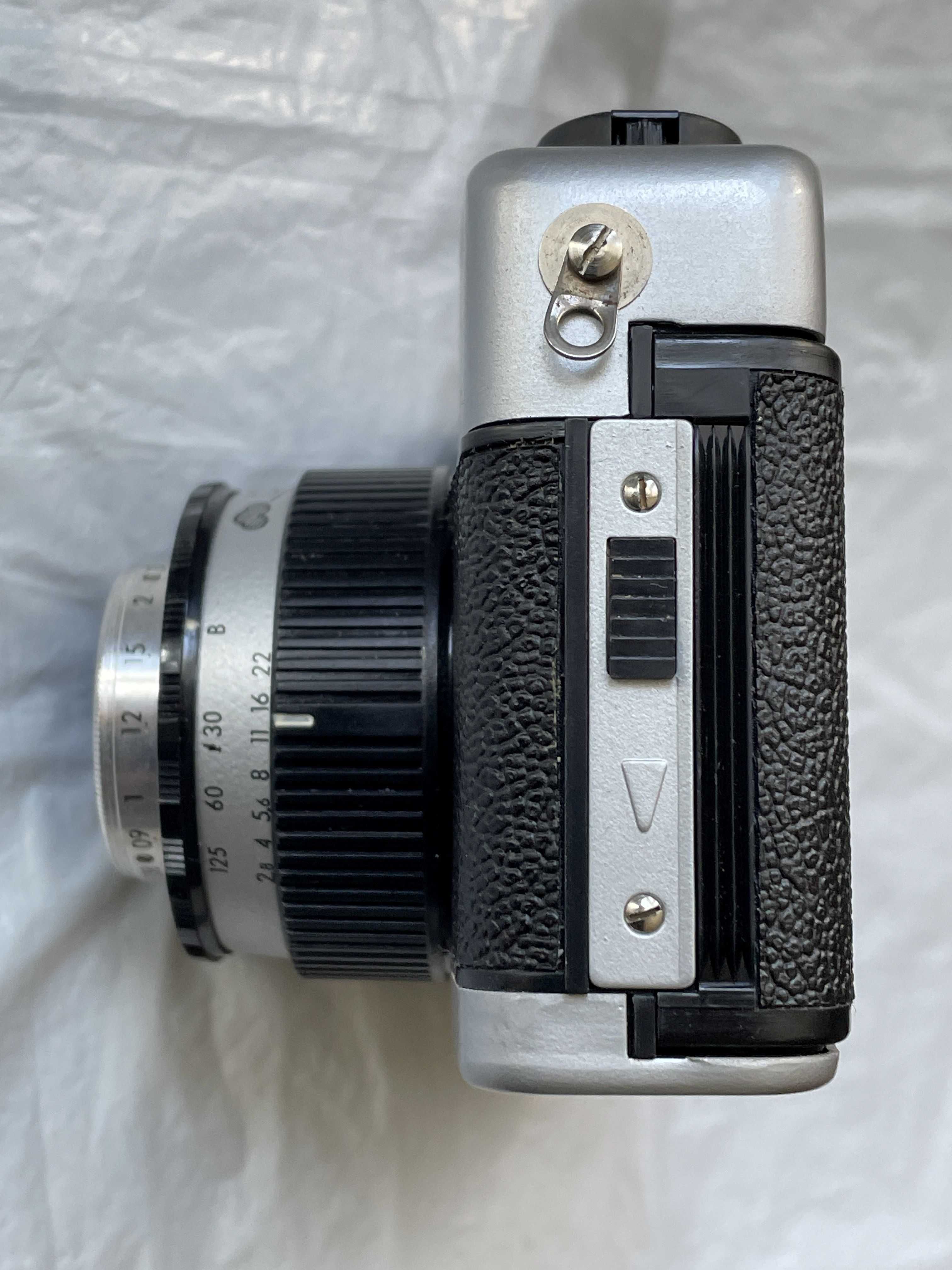 Aparat analogowy Beirette - vsn z obiektywem Meritar sprzed 1986 r.