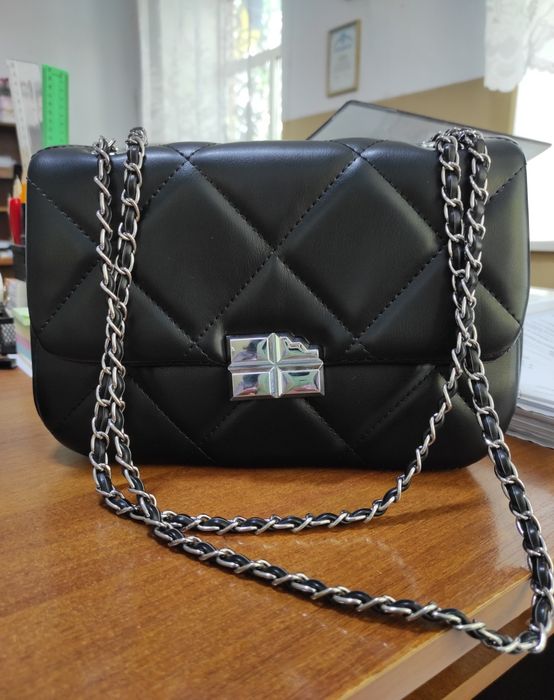 Продам нову, дуже гарну, стьогану сумочку