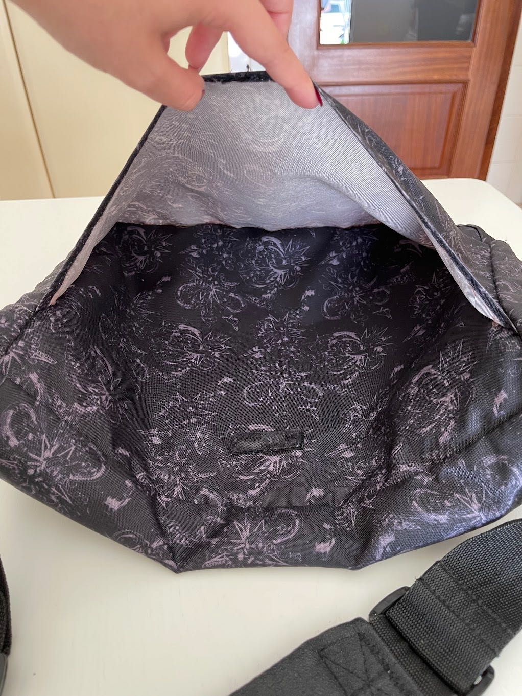 Mala a tiracolo com padrão Eastpak