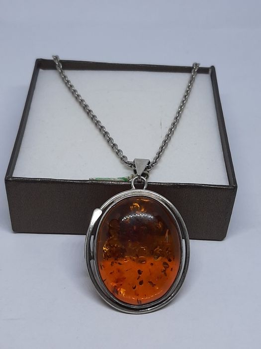 Łańcuszek z zawieszką ze srebra, srebro 925 z bursztynem