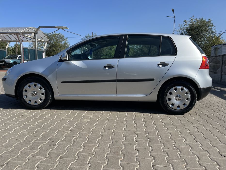 Volkswagen Golf 2006 1.6 бензин