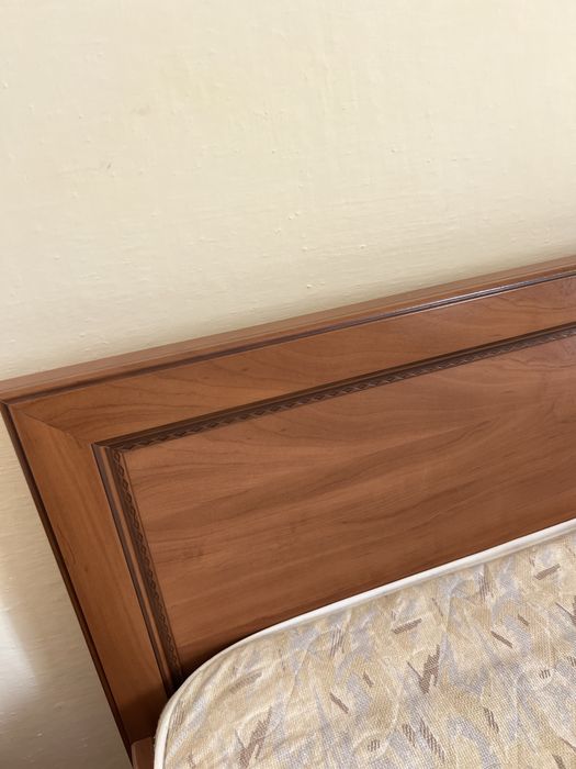 Ліжко двоспальне з матрасом