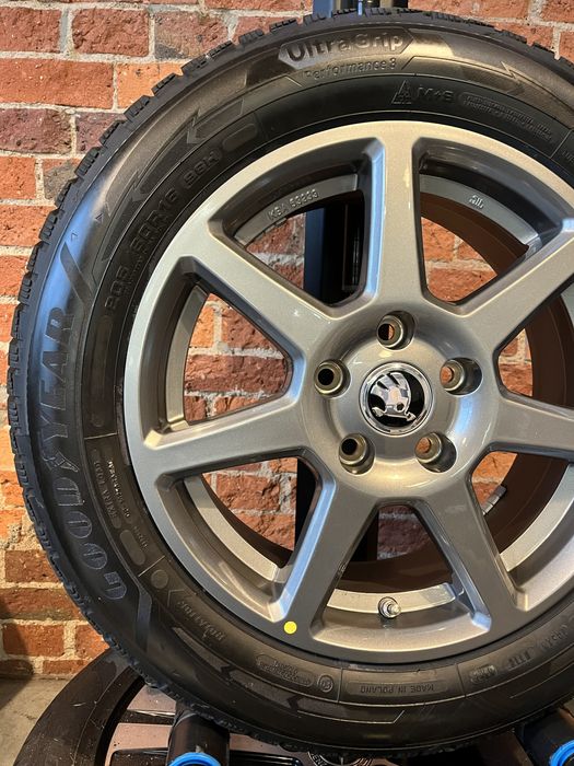 Koła Zimowe 16 Skoda Octavia 205/60R16 Nowe 5x112 Goodyear 2024 Felgi