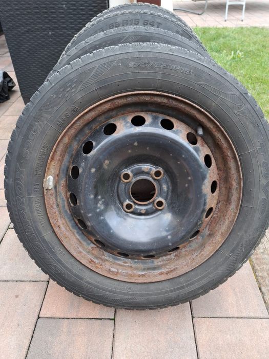 Koła Fiat z oponami zimowymi Toyo 175/65 R15