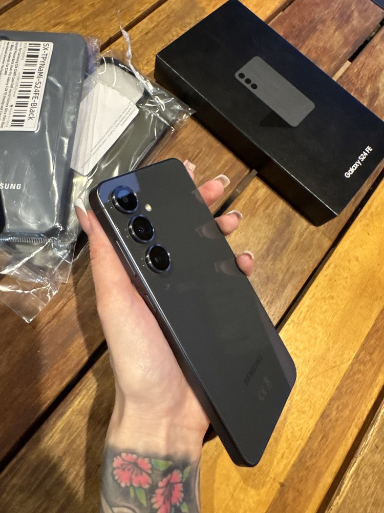 Смартфон Samsung Galaxy S24 FE 8/256 гб