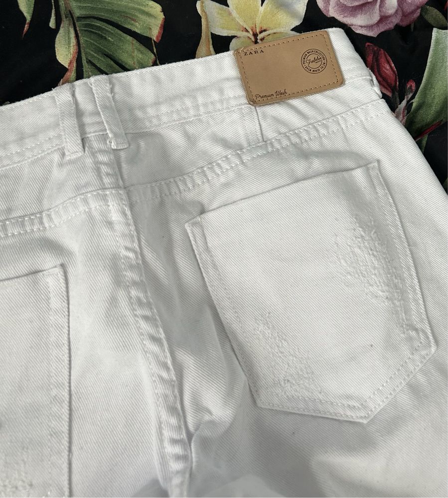 Białe jeansy boyfriend  Zara r.34 xs