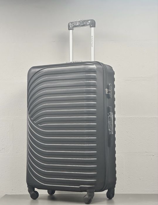 Велика валіза 28, легка, жорсткий корпус,4 колеса