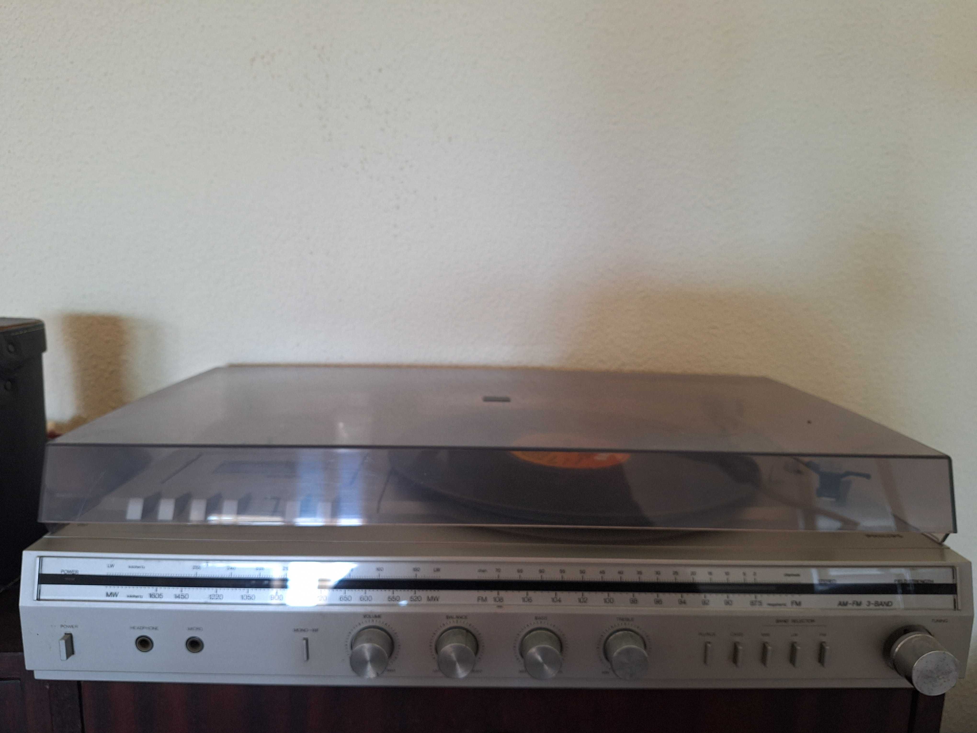 Gira discos Philips com cassete
