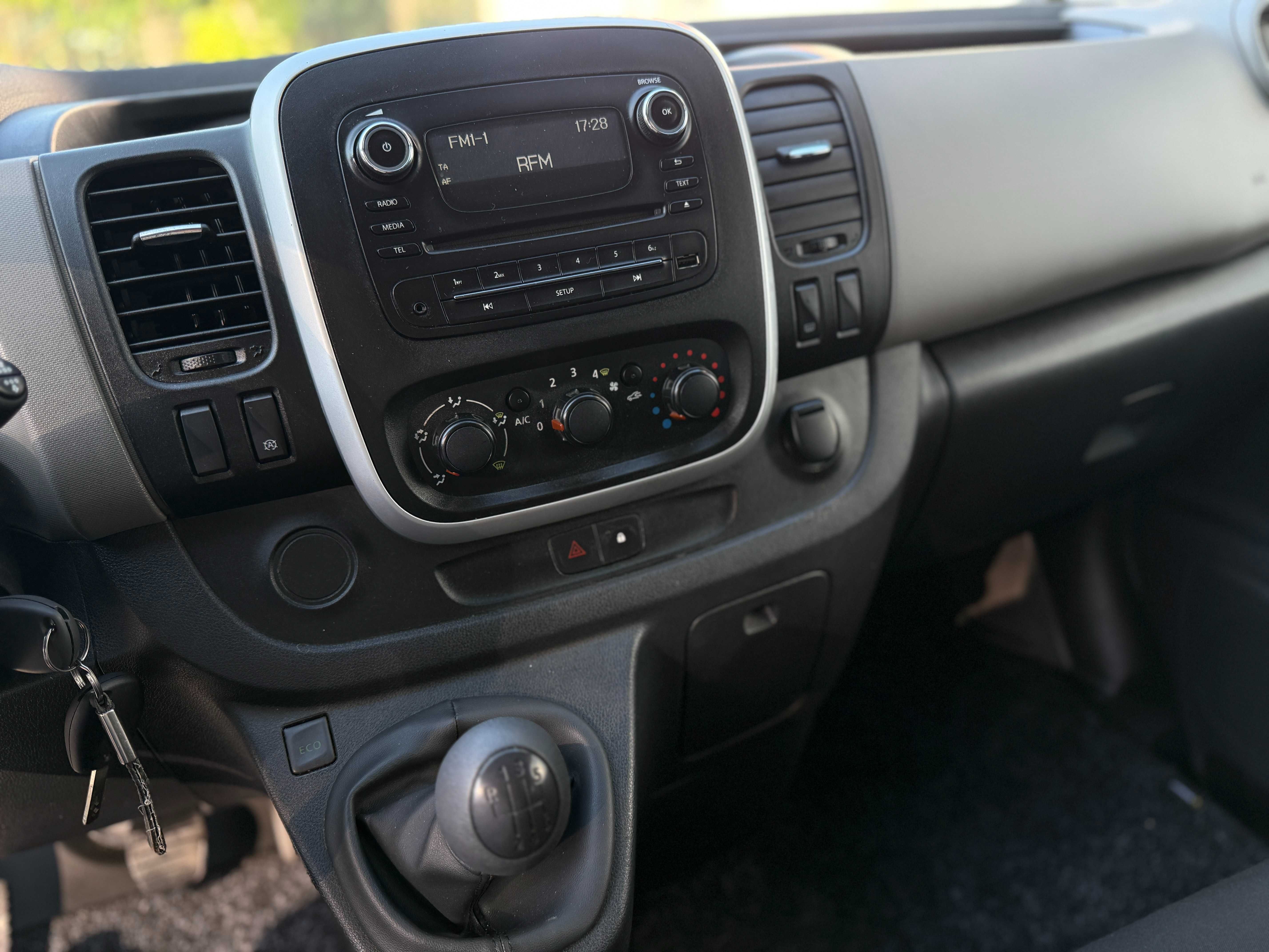 Renault Trafic 1.6 dCi | 9 Lugares | 2016 | Nacional | Com Garantia