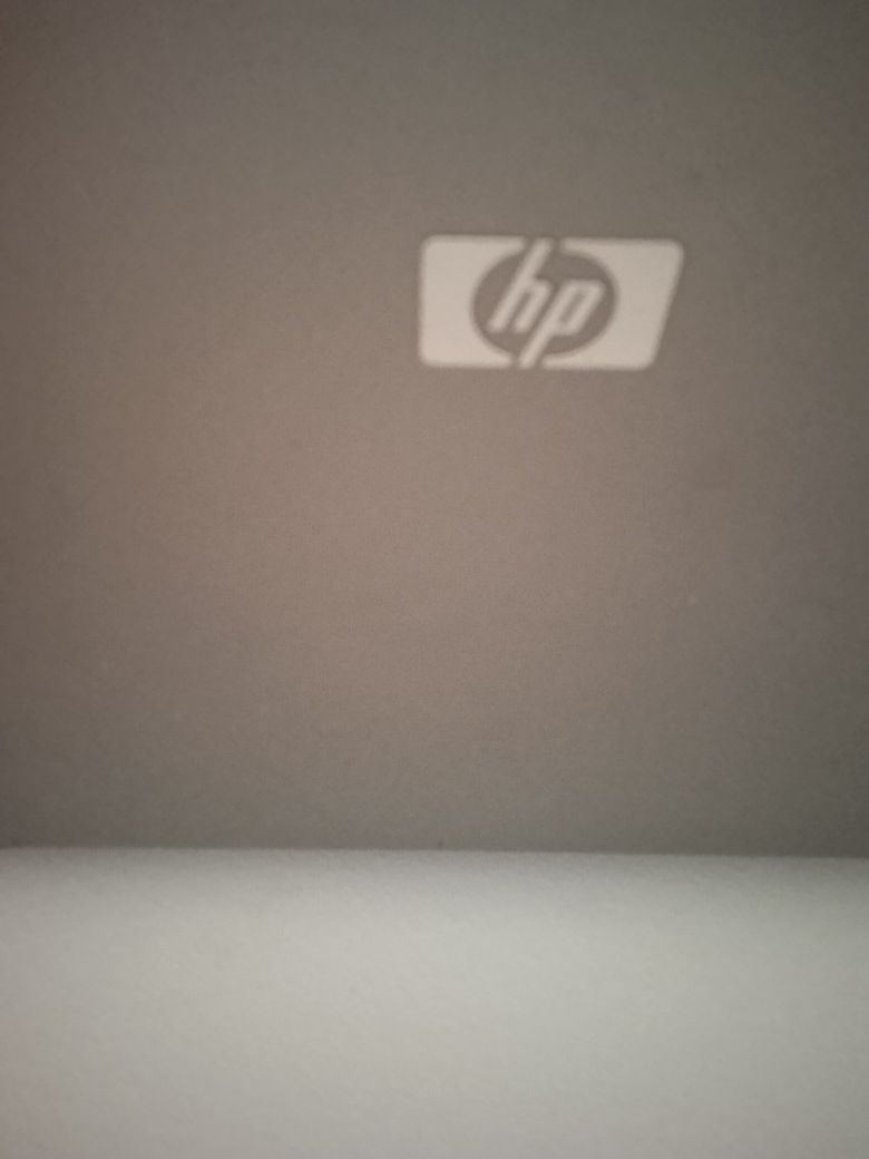 Vendo portátil Hp e acessórios só tem uma quina partida como se vê