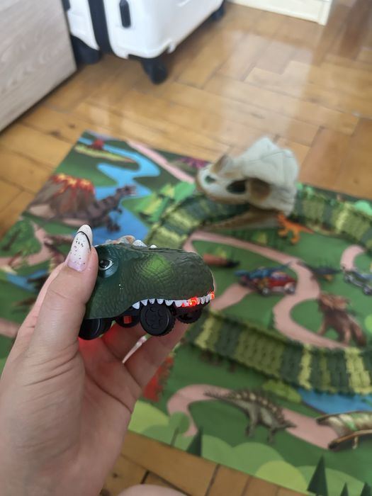 Zestaw mata tory autko dinozaury