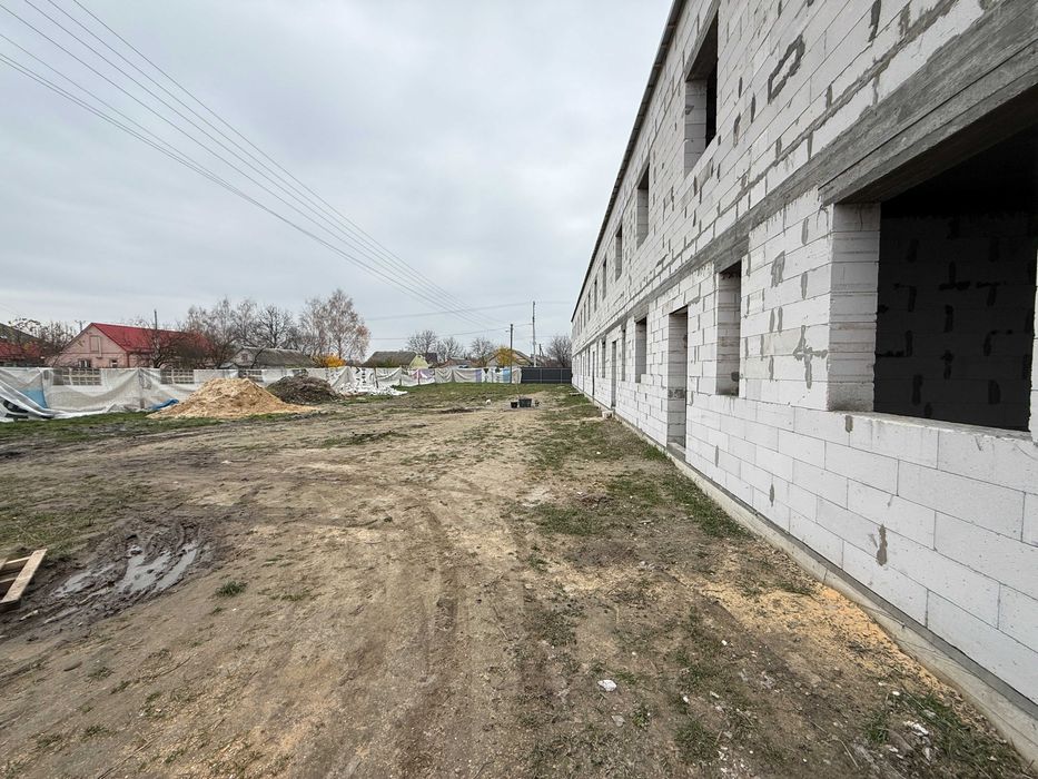 Продам сучасний таунхаус у селищі Баришівка