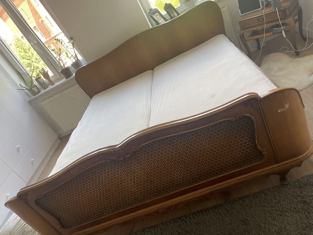 Łóżko drewniane i 2 materace