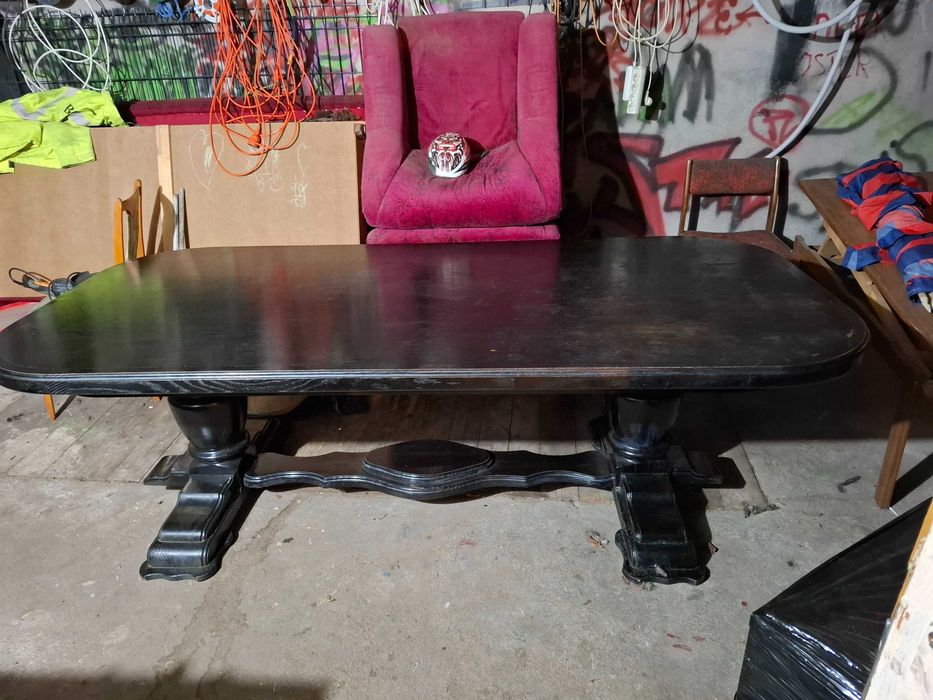 Dębowe stół i krzesła