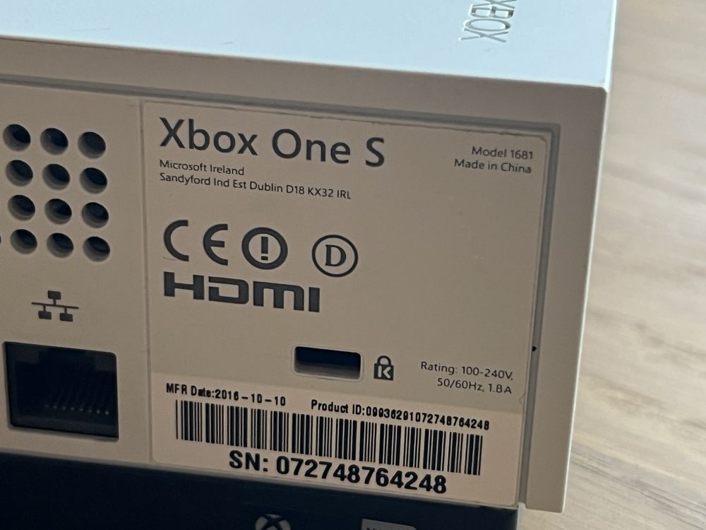 Xbox ONE S 1Tb z napędem