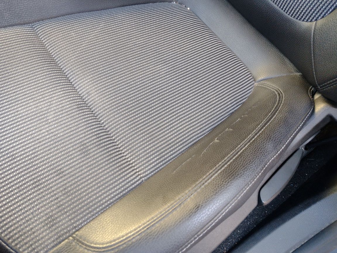 Opel Astra J kombi 09-15 - Fotele przód tył Półskóra + Boczki kpl. EUR