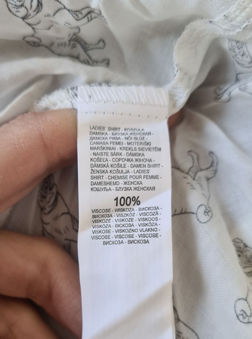 Biała ecru koszula z krótkim rękawem z wiskozy w pieski mopsy mops