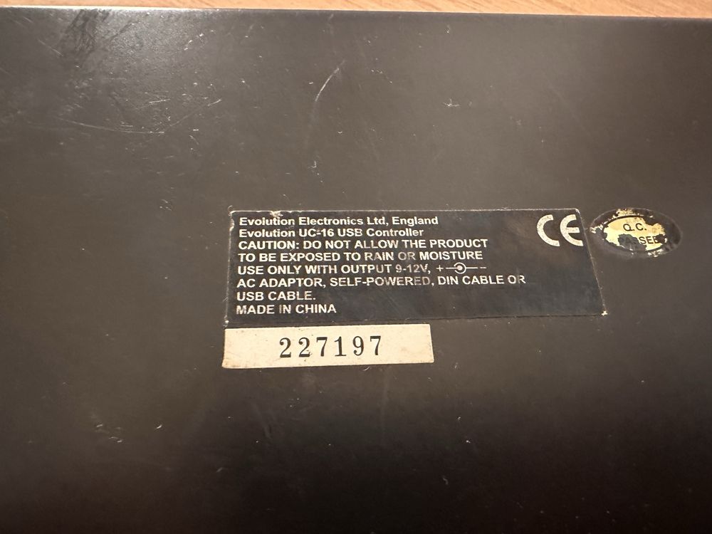 Evolution UC16 controlador MIDI