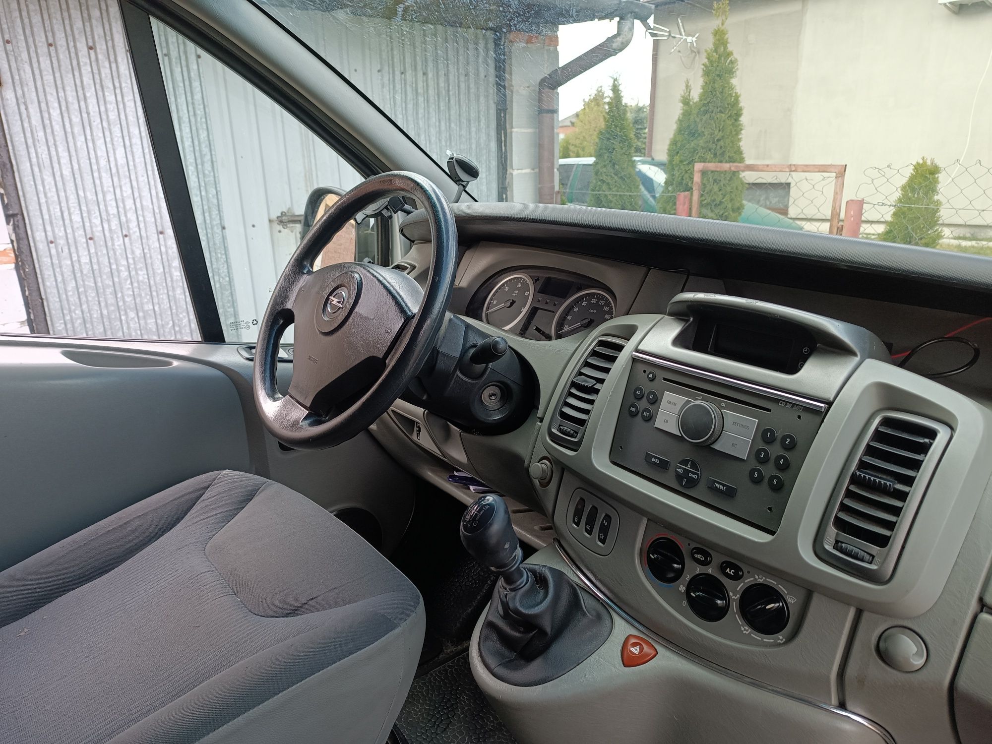 Bus Opel Vivaro/primaster/trafic L2h2  2.5 CDTI